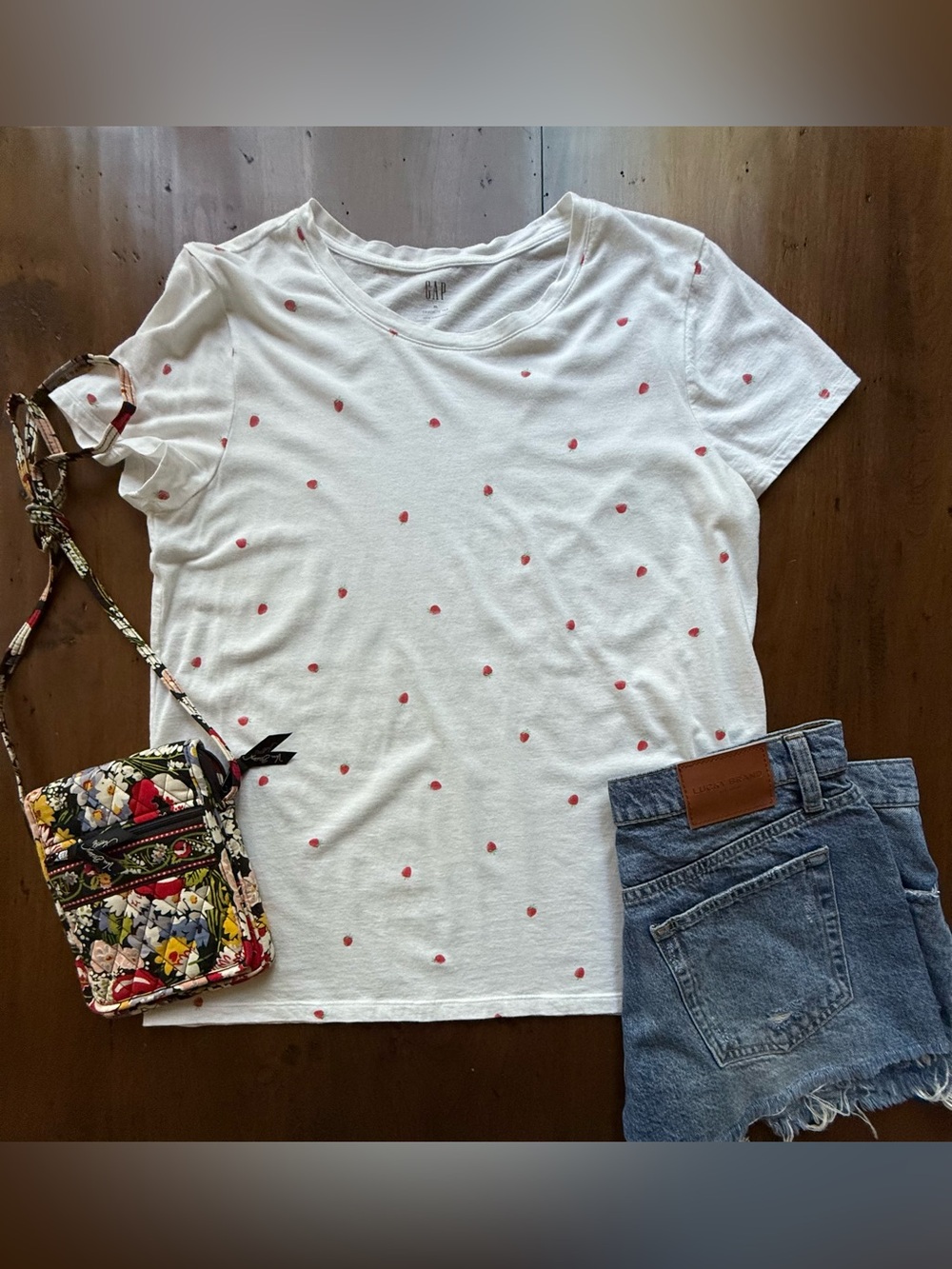 GAP Favorite Tee Strawberries White Short Sleeve